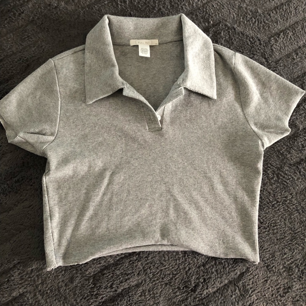Cropped grey polo tee